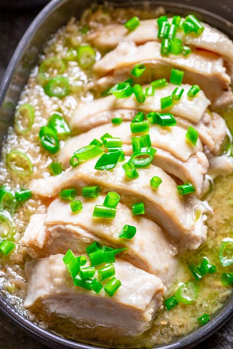 Scallion Chicken Recipe, Steam Chicken Recipe, Scallion Sauce, Ginger Scallion Sauce, Delicious Chicken Dinners, Steamed Chicken, Boiled Chicken, Poached Chicken, Healthy School