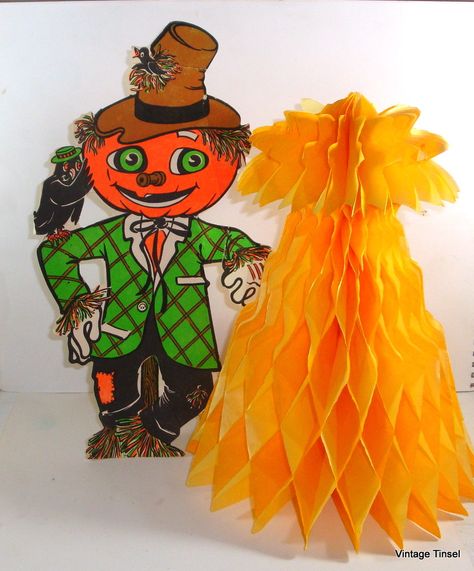 Vintage Halloween Honeycomb Decoration ~ Beistle Pumpkin Head Scarecrow w/ Corn Shock 60s Decor, Company Halloween, Honeycomb Decorations, Halloween Scarecrow, Halloween Collectables, Vintage Halloween Decorations, Halloween Vintage, Halloween Items, Retro Halloween