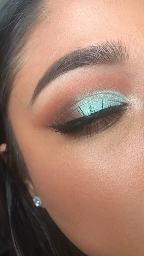 Desi Perkins inspired seafoam green/mint cut crease Makeup Ideas For Quinceanera, Make Up Designs, Desi Perkins, Black Eyeliner Pencil, Dramatic Eye Makeup, Cut Crease Makeup, Green Makeup, Eye Makeup Designs, Makijaż Smokey Eye