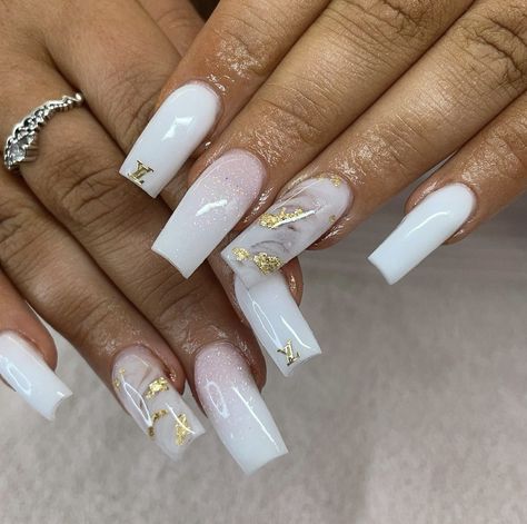 Gold Graduation Nails, Graduation Nail Designs, Nails Nail Art Designs, Nail Art Designs At Home, Easy Nail Art Designs, Gold Acrylic Nails, Colors Nails, Almond Acrylic, Graduation Nails