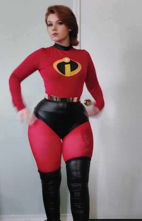 Incredibles Cosplay, Incredibles Costume, Work Rules, Avatar The Last Airbender, Costume Ideas, Nice Tops, Light In The Dark, Leather Pants, Avatar