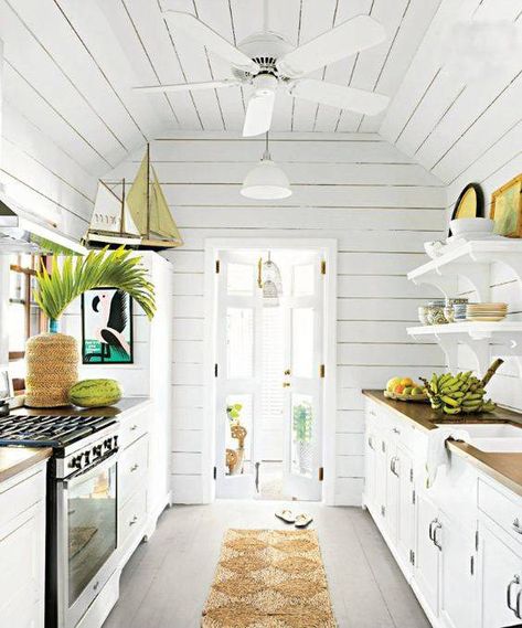 Galley Kitchen Ideas For Small And Narrow Spaces Small Galley Kitchen, Beach Room Decor, Coastal Dining Room, Beach Kitchens, Beach House Kitchens, Beach Room, Casa Vintage, Surf Shack, Coastal Living Rooms