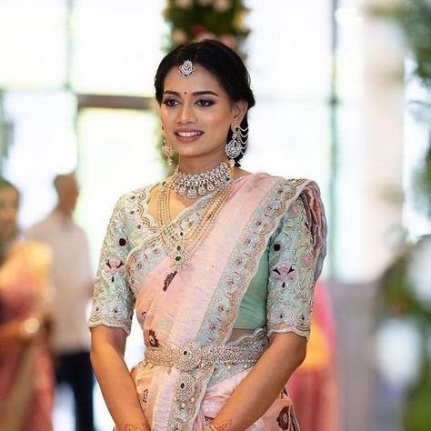 𝗕𝗥𝗜𝗗𝗘𝗦 𝗢𝗙 𝗛𝗬𝗗𝗘𝗥𝗔𝗕𝗔𝗗 on Instagram: "What's not to love about this beautiful bride’s engagement look? A pretty peach saree and embroidered contrast blouse paired with diamond jewellery ✨🌸  Photo by @studiobirdsong.in  Makeup @makeupartistryby_tanva" Beaded Wedding Jewelry, Jewellery Photo, Engagement Look, Peach Saree, Embroidery Works, Saree Trends, Contrast Blouse, Beaded Wedding, Embroidery Blouse Designs