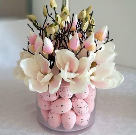 Easter Florals Diy, Easter Home Decor Ideas, Easter Centerpieces Diy, Easter Flower Arrangements, Easter Arrangement, Easter Flower, Easter Spring Decor, Easter Centerpiece, Easter Craft Decorations