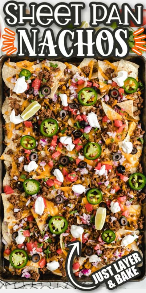 Nachos In Oven, Ground Beef Nachos, Nachos Recipe Beef, Sheet Pan Nachos, Pan Nachos, Baked Nachos, Nachos Recipe Easy, Sheet Pan Dinners Recipes, Nachos Beef