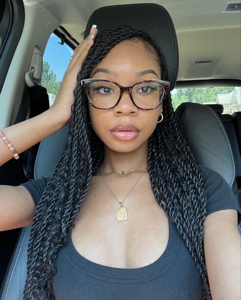 Brown Glasses On Black Women, Protective Style Black Women, Baddie With Glasses, Black Girls With Glasses, Short Box Braids Hairstyles, Box Braids Hairstyles For Black Women, Cute Box Braids Hairstyles, Quick Braided Hairstyles, Protective Hairstyles Braids