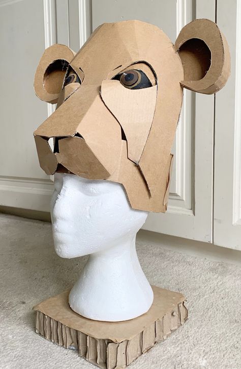 DIY Template to make a lion mask headdress out of cardboard. Cardboard Lion Head, Lion Template, Musical Artwork, Lion King Play, Ideas Disfraz, Paper Mask Template, School Theatre, Head Template, Lion Witch Wardrobe