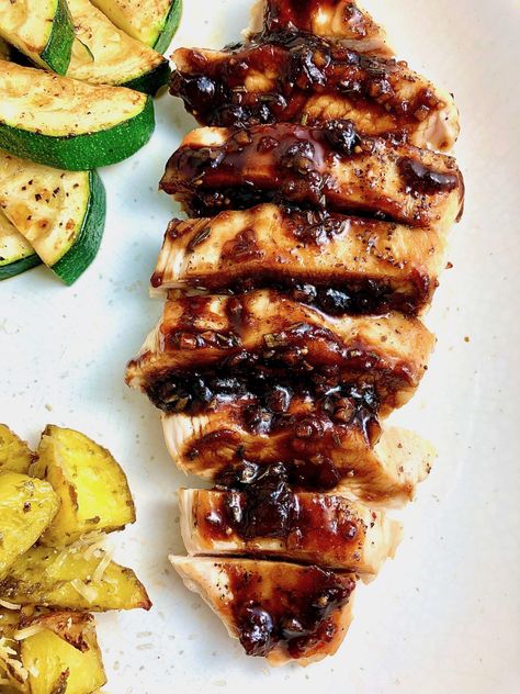 Fig Sauce For Chicken, Chicken With Fig Sauce, Balsamic Fig Sauce, Balsamic Fig Glazed Chicken, Fig Balsamic Glaze, Chicken Fig Recipes, Fig Glazed Chicken, Fig Chicken Recipes, Fig Glaze Recipe