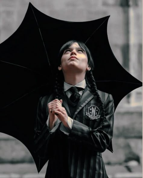 Wednesday Series, Wednesday Addams Costume, Symbiotes Marvel, Wednesday Addams, Jena, Jenna Ortega, Oregano, Favorite Tv Shows, Music Videos