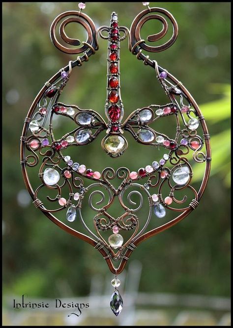 Wire Suncatcher, Carillons Diy, Bijoux Fil Aluminium, Dragonfly Art, Wire Crafts, Beading Wire, Beads And Wire, Wire Art, Bijoux Diy