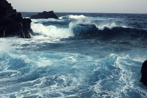 Blue Layout, Mavericks Surfing, Water Icon, Water Aesthetic, Homescreen Layout, Ocean Wave, Summer Dream, Laptop Wallpaper, Nature Aesthetic