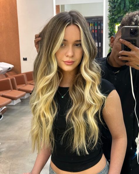 surf BLOND 🏄🏼‍♀️ . #surfblond #haircountour #sp How To Make Hair, Hair Colors, Hair Ideas, Hair And Nails, Blonde Hair, Vision Board, Surfing, Hair Color, Blonde