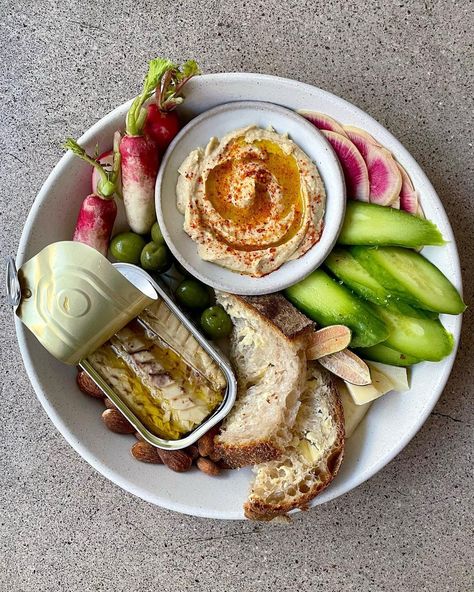 Jackie Young | Snackie lunch plate featuring @patagoniaprovisions roasted garlic mackerel, hummus with evoo and controne pepper, French breakfast radish… | Instagram Hummus Plate Lunch, Food Blogger Aesthetic, Healthy Lunch Plate, Radish Breakfast, Lunch Snack Plate, European Lunch, Snack Plate Ideas, Hummus Lunch, Rosemary Almonds