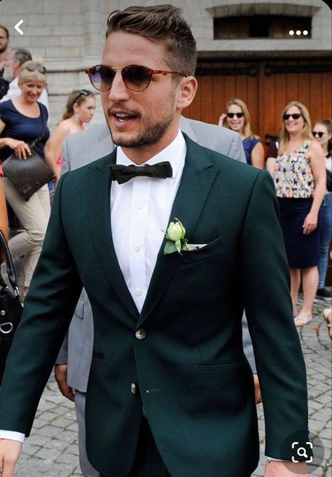 Men Green Suit, Men's Tuxedo Wedding, Winter Wedding Attire, Green Suit Men, Dries Mertens, Green Wedding Suit, Dark Green Wedding, Wedding Groomsmen Attire, Wedding Tux