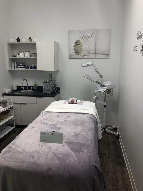 Skincare Studio, Spa Room Ideas, Decor Bedroom Aesthetic, Massage Room Decor, Facial Room, Home Spa Room, Curtains Door, Beauty Room Salon, Esthetician Room Decor