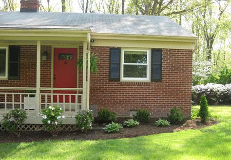 Ranch House Landscaping, Brick Ranch Houses, Driveway Landscaping, Brick Ranch, Young House, Young House Love, Easy Landscaping, Front Landscaping, Ranch Style Homes