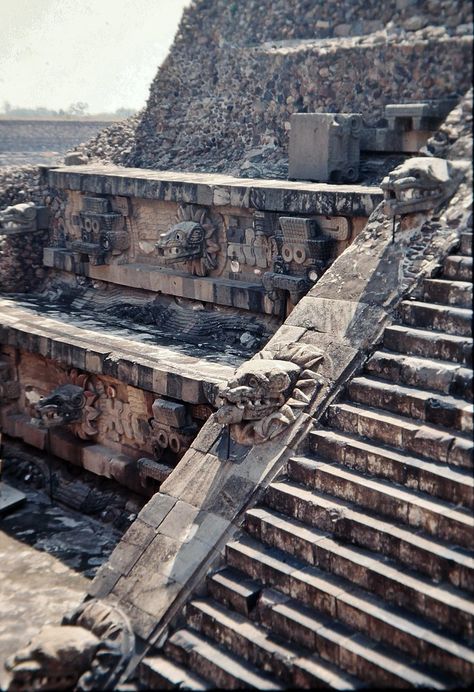 Teotihuacán Teotihuacan Pyramid, Travel To Mexico, Aztec Pyramids, Ancient Mexico, Sweet Image, Aztec Ruins, The Sun And The Moon, Sun And The Moon, The Pyramids