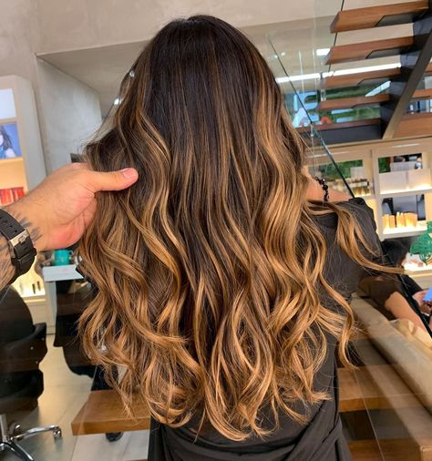 Brunette Hair With Highlights, Honey Blonde Hair, March 5, Brunette Hair, Hairstyles Haircuts, Hair A, Messy Hairstyles, Brunette Hair Color, Ombre Hair