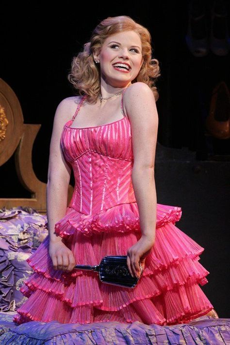 Gah! i love Megan Hilty. And the character Galinda. Galinda would be such a fun character to play. Ruffle Cupcakes, Glinda Costume, Megan Hilty, Broadway Wicked, Witch Cosplay, Wicked Musical, Pink Party Dresses, Cocktail Dress Prom, Broadway Theatre