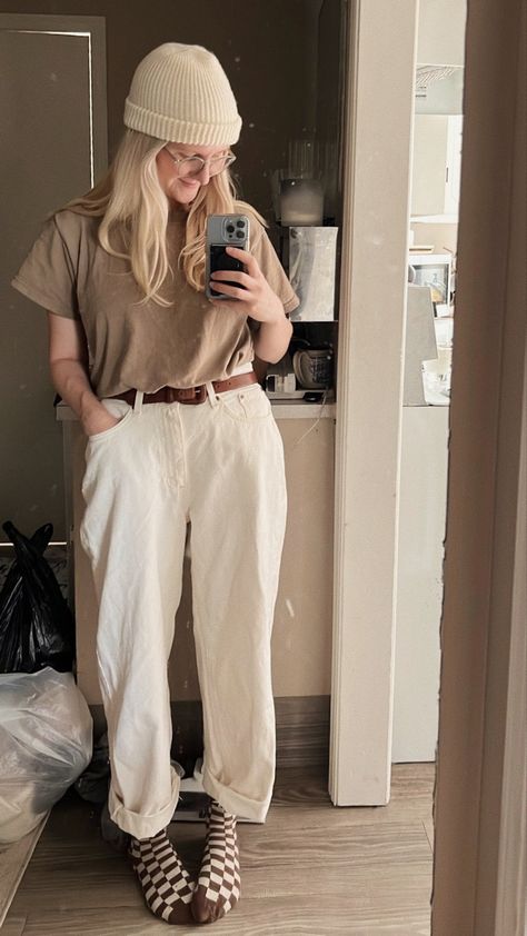 warm neutral thrifted outfit inspo Neutral Fits Aesthetic, Gender Neutral Outfit Ideas, Cream Dress Pants Outfit, Winter Thrift Outfits, Simple Neutral Outfits, Gender Neutral Outfits Women, Neutral Color Outfits Women, Neutral Color Clothes, Neutral Colour Outfits