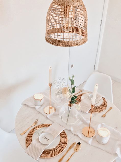 Romantic Dinner Tables, Tafel Decor, Tablescape Inspiration, Table Setting Decor, Dinner Table Setting, Dinner Table Decor, Table Set Up, Candle Light Dinner, Breakfast Table