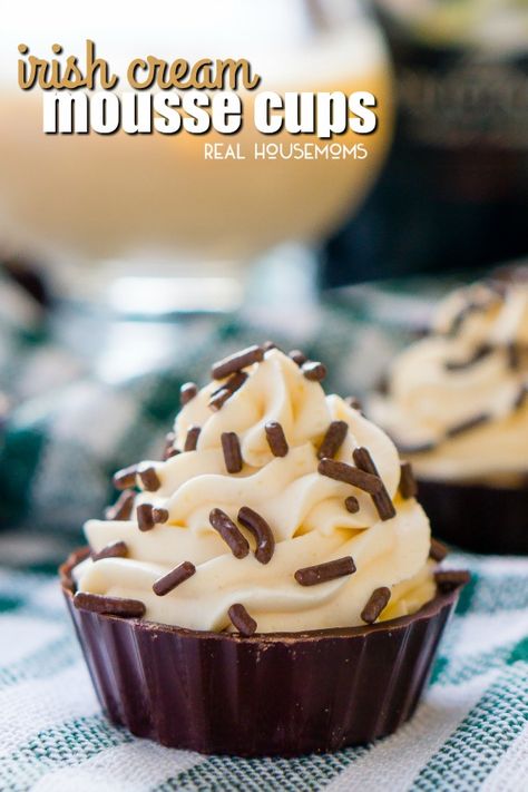 Irish Cream Desserts, Whiskey Sour Recipe, Mousse Cups, Irish Desserts, Easiest Dessert, Irish Cuisine, Baileys Irish Cream, Gf Desserts, Mousse Recipes