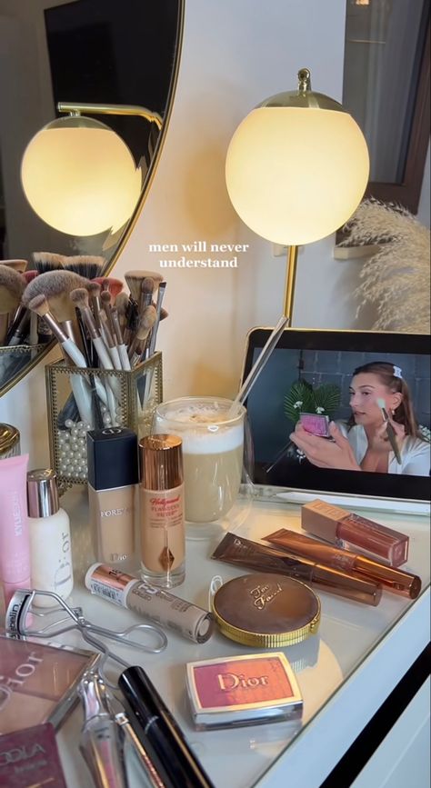 girly. Makeup layout. Makeup grwm.  Hayley Bieber. Aesthetic. Pink. Charlotte tilbury. Dior. Mornings. Vanity. Pink Pilates Princess Outfits, Pink Pilates Princess Aesthetic, Pilates Princess Aesthetic, Workout Looks, Pink Pilates Princess, Pink Pilates, Pilates Princess, Vogue Beauty, Clothes And Shoes