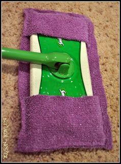 Natural Nesters: Homemade Swiffer Sweeper! Karpet Perca, Swiffer Pads, Old Towels, Homemade Cleaning Products, Diy Cleaners, Cleaners Homemade, Diy Cleaning Products, Cleaning Organizing, Diy Projects To Try