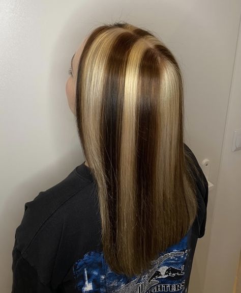 Chunky Highlights With Bangs, Identify Crisis, Y2k Highlights, Streaked Hair, Skunk Hair, Best Hair Dye, Brown Hair Inspo, Hair Streaks, Hair Makeover