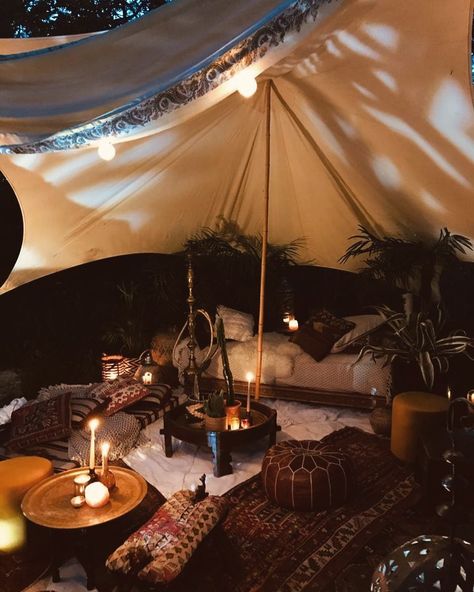 Bedouin Decor, Bedouin Aesthetic, Larp Tent, Ramadan Ideas, Bedouin Tent, Italy Decor, Outdoor Styling, Hot Tub Patio, Aesthetic House