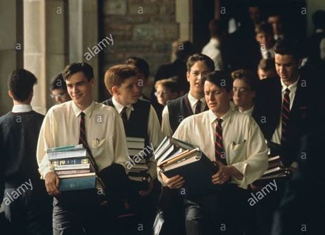 Dead Poets Society Movie, Dead Poet Society, Dead Poets Society Aesthetic, Pretty Actors, Book Poetry, Poetry Aesthetic, 1980s Films, Robert Sean Leonard, Oh Captain My Captain