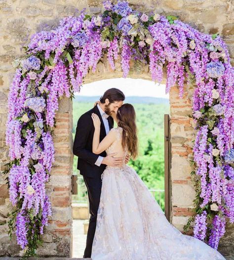 Lilac Wedding Decorations, Lilac Wedding Colors, Pantone Wedding Colors, Flowers Arch, Wisteria Wedding, Pantone Wedding, Lilac Wedding Bouquet, Wedding Colors Purple, Lilac Wedding