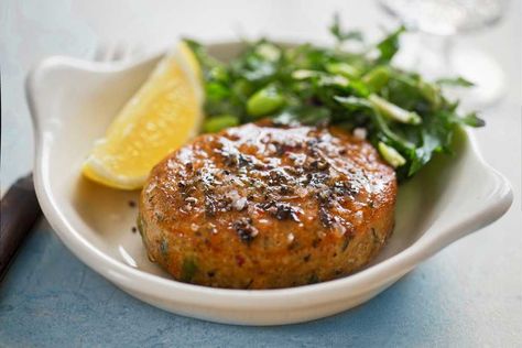 Fresh Salmon Patties, Mahi Recipes, Mahi Mahi Recipes, Fresh Salmon, Butter Salmon, Overnight Oat, Salmon Cakes, Salmon Patties, Recetas Keto