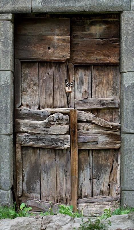 Abbas Kiarostami, Aga Khan Museum, Aga Khan, Old Wooden Doors, Vintage Doors, Cool Doors, Antique Doors, Rustic Doors, Front Door Colors