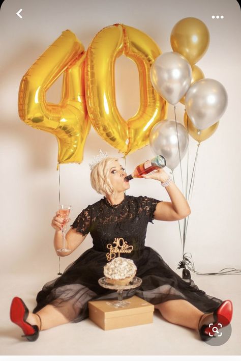 Cake Smash 40th Birthday, 40 Birthday Ideas For Woman Turning 40 Photoshoot, 40th Birthday Cake Smash Pictures, 40th Birthday Photo Shoot Women, 40th Bday Celebration Ideas, 40 Birthday Dress Ideas, 40th Bday Shoot, 40th Smash Cake Photo Shoot, 40th Birthday Photoshoot Ideas For Women Studio