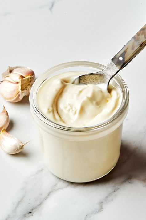 Garlicky, fresh, and flavorful Garlic Aioli will elevate your next family affair (and BLT!) Fancy Seafood Dinner, Charcuterie Dips, Garlic Butter Scallops, Fancy Seafood, Easy Scallop Recipes, Garlic Aioli Sauce, Butter Scallops, Garlic Aioli Recipe, Dips And Spreads