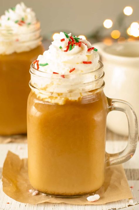 Looking for the perfect warm Christmas beverage? This easy Christmas coffee is a flavorful combination of holiday spices and ground coffee brewed right in your coffee pot, mixed with warm milk and topped with whipped cream and sprinkles. It’s a great way to start your Christmas morning and is easy to make. Ground Coffee Recipes, Pumpkin Coffee Recipe, Christmas Day Meals, Easy Christmas Drinks, Christmas Day Brunch, Cocoa Mix Recipe, Cookies And Cream Fudge, Hot Cocoa Mix Recipe, Blended Coffee Recipes