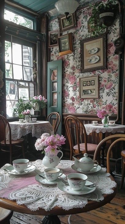 Victorian Tea Aesthetic, Vintage Tea Room Aesthetic, Tearooms Interior, Small Tea Room, Tea Room Aesthetic, Tea Shop Aesthetic, English Tea House, Vintage Tea Shop, Cottagecore Cafe