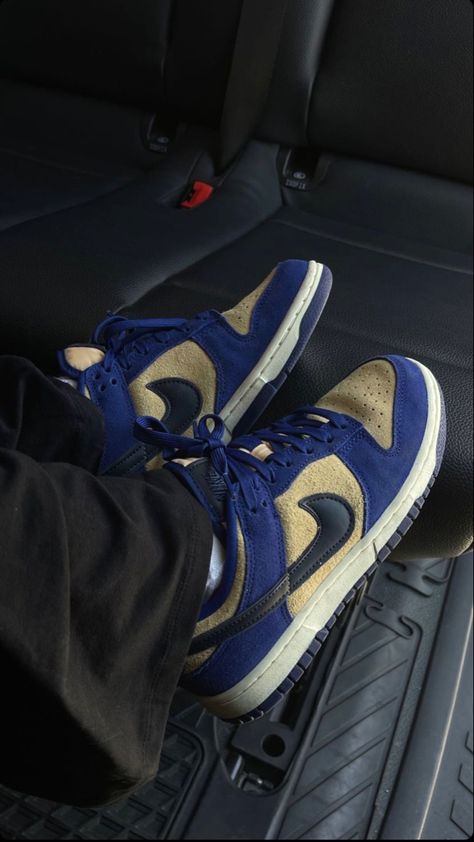 shoes. blue shoes. Jorden shoes. Blue Jordan shoes. Blue dunk.shoes inspo. Blue Dunks Outfit, Black And Blue Shoes, Blue Shoes Sneakers, Blue Dunks, Dunk Shoes, Dunks Outfit, Shoe Inspo, Blue And Black, Shoes Shoes