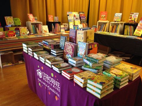 School volunteers help make book fair set-up quick & creative! SueSellsUsborne.com Book Fair Table, Book Fair Setup Display Ideas, Book Booth Display Ideas, Book Fair Ideas, Fair Setup, School Council, School Book Fair, Usborne Books Party, Vendor Ideas