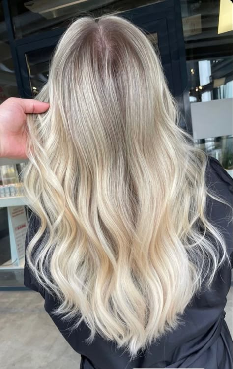 #freelights #keşfet #keşfetteyiz #fyp #qualiskuaför #curtainbangs #freshcut #ghostcut #ombre #haircut #ankara #kuaför #brushlight #hair #myfavorite Hair Color Shades, Color Shades, Hair Colors, Hair And Makeup, Hair Inspo, Hair Inspiration, Hair And Beauty, Blonde Hair, Hair Ideas