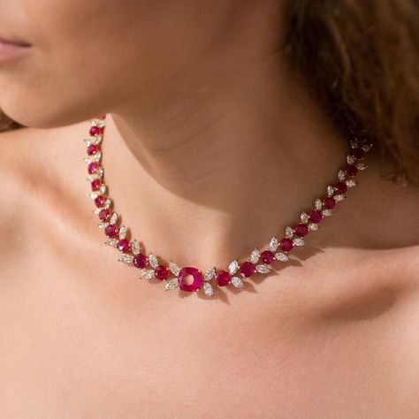 Ruby Jewelry Necklaces, Beautiful Diamond Necklace, Ruby And Diamond Necklace, White Diamond Necklace, Jewlery Necklace, Trendy Jewerly, Diamond Necklace Set, Diamond Necklaces, Diamond Jewelry Designs