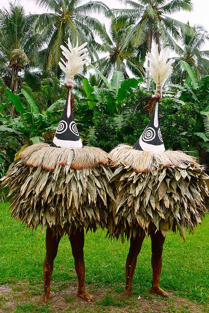 Tolai Dukduk/Tubuan (Tumbuan) Papua New Guinea. photo by Rita Willaert Modern Dans, Boris Vallejo, Art Premier, Masks Art, We Are The World, New Guinea, African Masks, African History, African Culture