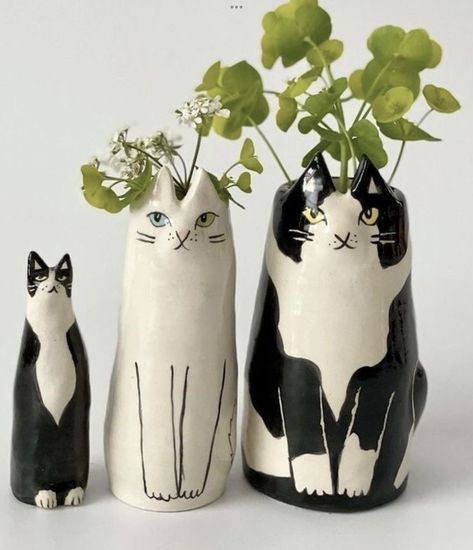 cats <3 Ceramics Projects Mugs, Pottery Studio Aesthetic Bedroom, Cat Vase Ceramics, Handmade Pots For Plants, Ceramic Art Cat, Pottery Cats Ideas, Ceramic Project Ideas High School, Ceramic Ideas Cute, Cat Pottery Ideas