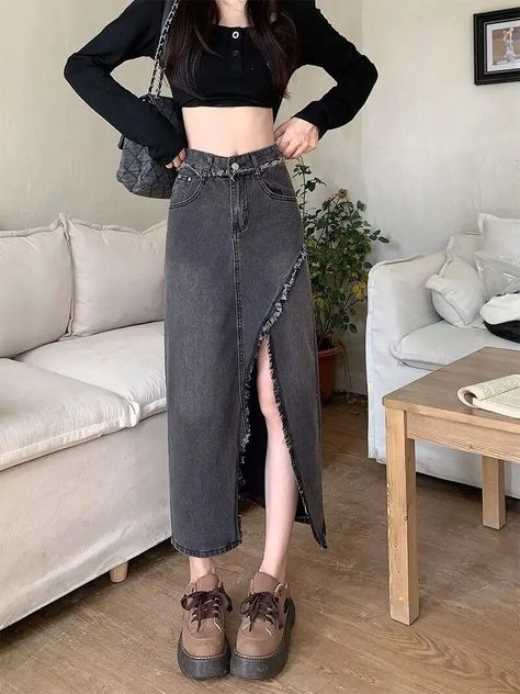 Emo Clothes For Girls, Long Skirt Outfits For Summer, Black Denim Skirt Outfit, Skirt Kawaii, High Waist Denim Skirt, Skirts Style, Y2k Spring, Ladies Skirts, Goth Skirt