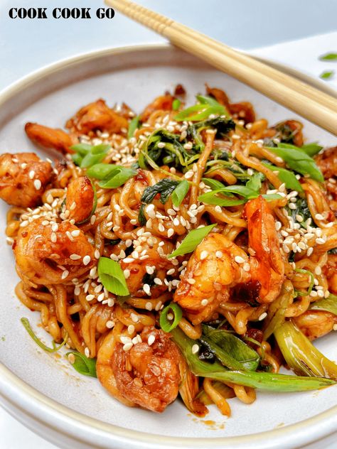 Garlic Shrimp Chili Oil Ramen is an upgraded version of instant ramen noodles. It has fantastic flavor with juicy prawns - perfect quick meal! Ramen Noodles With Shrimp, Spicy Shrimp Ramen, Chili Oil Ramen, Shrimp Ramen Recipes, Prawn Noodles, Shrimp Ramen, Chili Lime Shrimp, Chili Shrimp, Shrimp Noodles