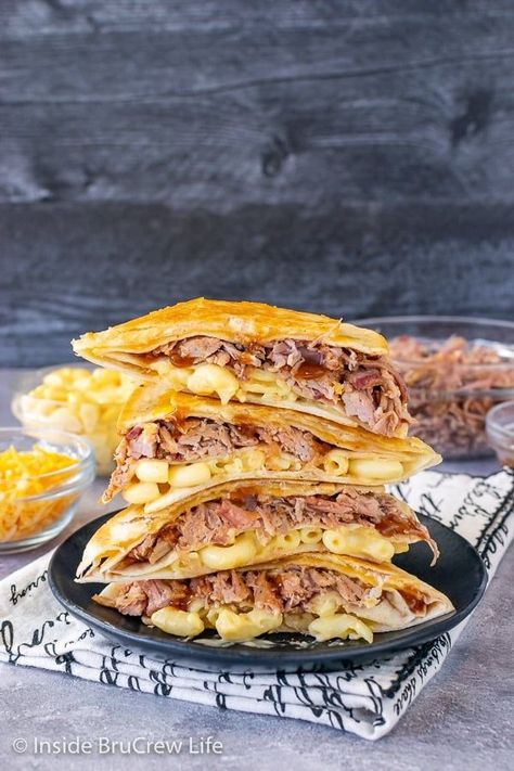 Pulled Pork Macaroni and Cheese Tortilla Wrap Hack - a tortilla filled with barbecue pork, macaroni and cheese, and cheese makes a great lunch or dinner. Make this easy recipe with last nights dinner leftovers. Tortilla Wrap Hack, Tortilla Trend, Tortilla Wrap, Dinner Leftovers, Cheese Wrap, Barbecue Pork, Slow Cooker Pulled Pork, Simple Sandwiches, Bbq Pulled Pork