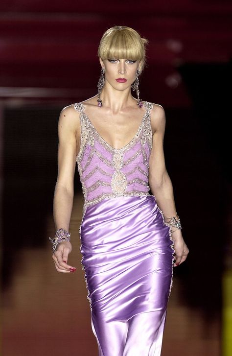 Raquel Zimmermann for Valentino F/W 2003 2003 Runway, Raquel Zimmermann, Valentino Couture, Rich And Famous, Wish Upon A Star, Couture Runway, Runway Pictures, Fashion Killa, Valentino Garavani