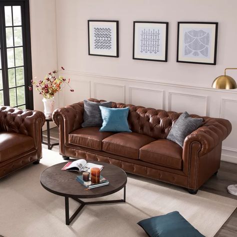 Chesterfield Leather Sofa Living Room, Brown Chesterfield Sofa Living Room, Chesterfield Sofa Living Room Modern, Leather Chesterfield Sofa Living Room, Chesterfield Sofa Living Room Ideas, Md Room, Brown Chesterfield Sofa, Brown Leather Sofa Living Room, Chesterfield Sofa Living Room