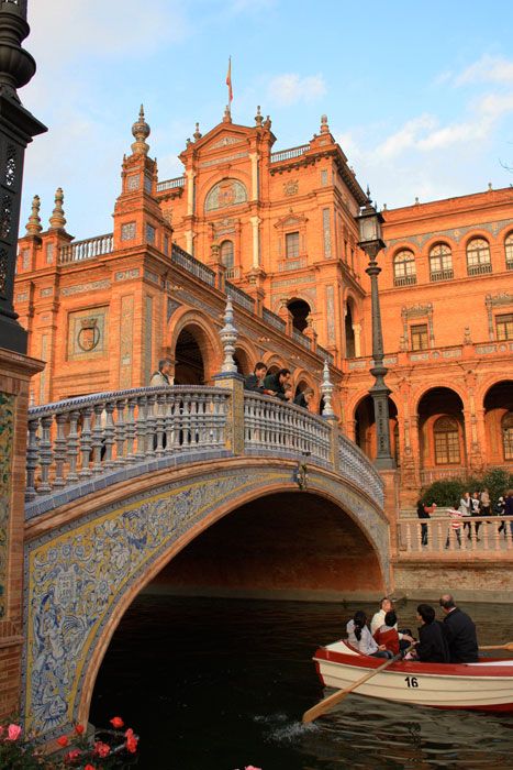 Praça da Espanha - Sevilha - Espanha Barcelona Nightlife, Hotel Barcelona, Spain Aesthetic, Spain Madrid, Travel Spain, Seville Spain, Europe Travel Destinations, Madrid Spain, Spain Travel